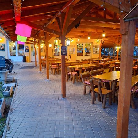 Grill Terasz Etterem Es Szallashely Mezőkövesd Εξωτερικό φωτογραφία