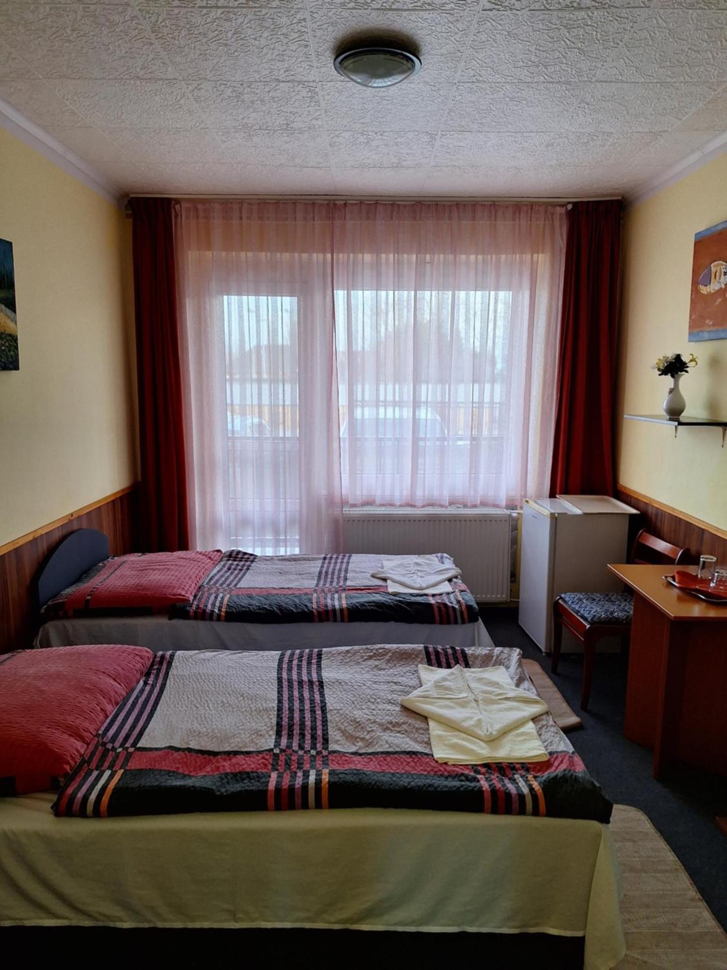 Grill Terasz Etterem Es Szallashely Mezőkövesd Εξωτερικό φωτογραφία
