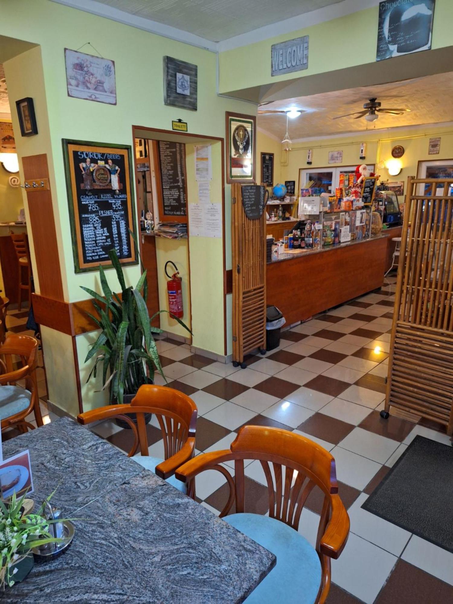 Grill Terasz Etterem Es Szallashely Mezőkövesd Εξωτερικό φωτογραφία