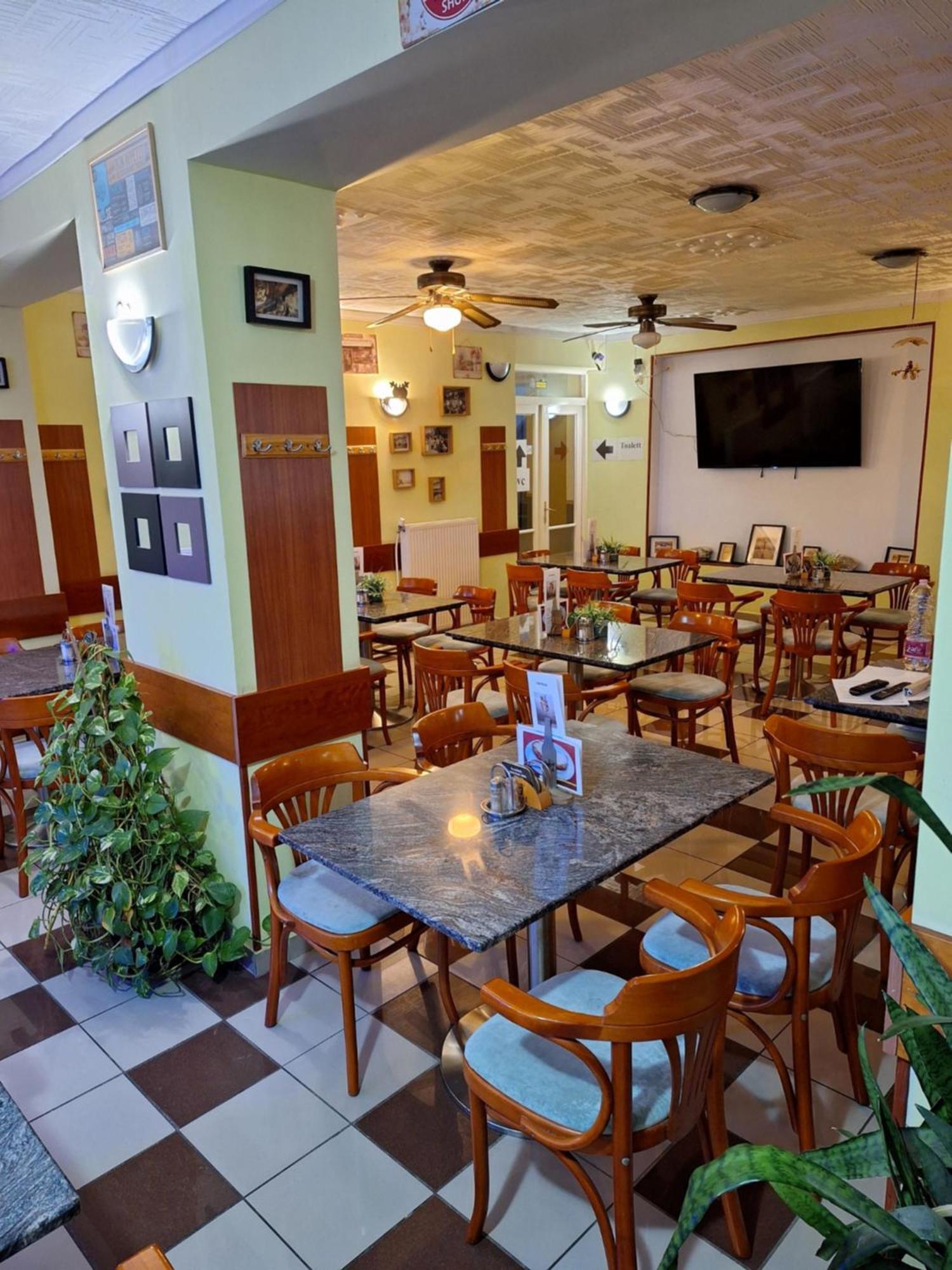 Grill Terasz Etterem Es Szallashely Mezőkövesd Εξωτερικό φωτογραφία