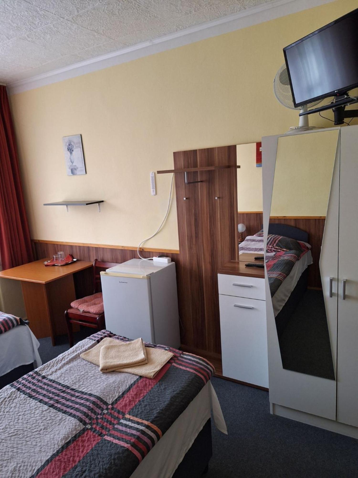 Grill Terasz Etterem Es Szallashely Mezőkövesd Εξωτερικό φωτογραφία