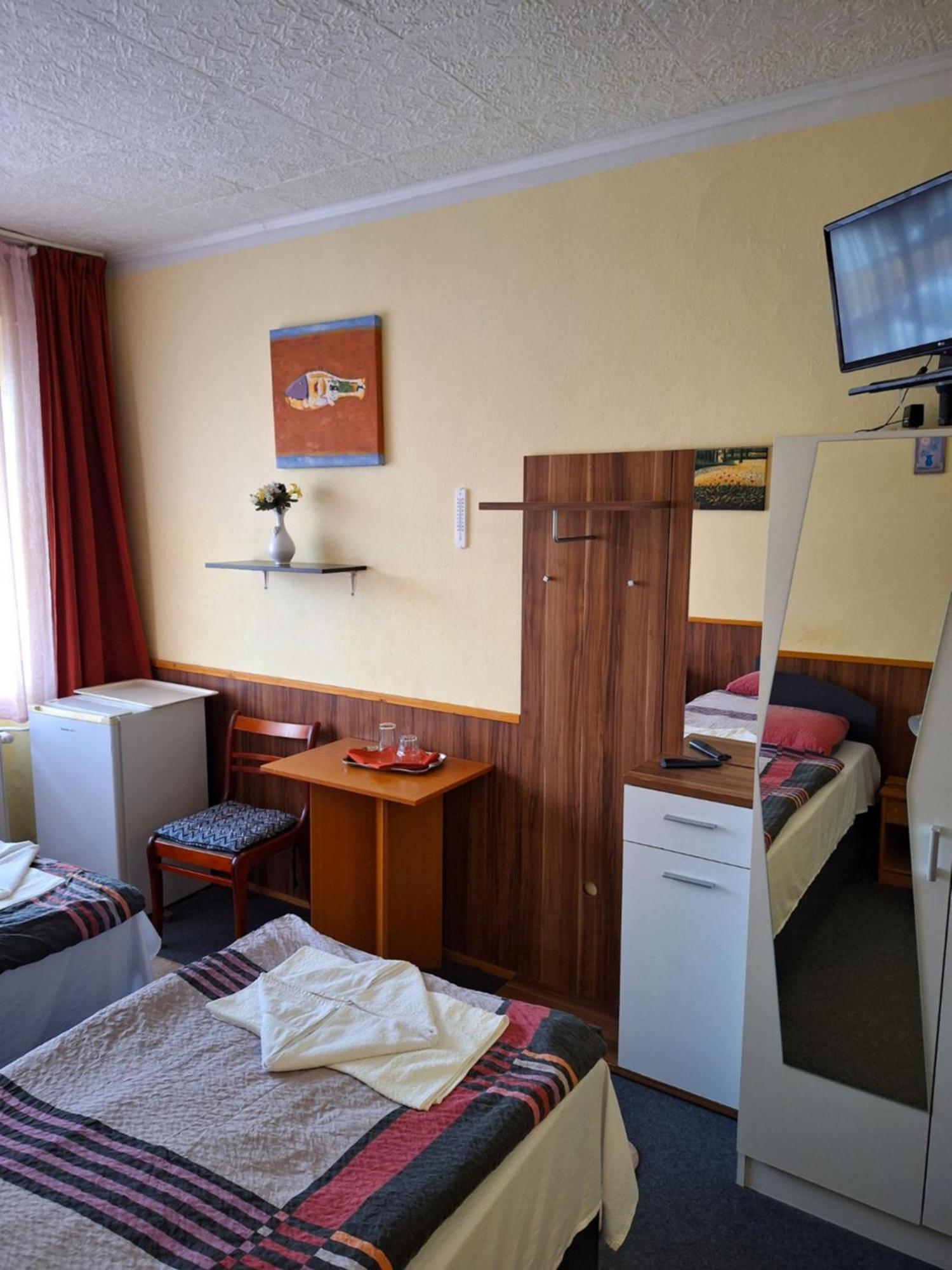 Grill Terasz Etterem Es Szallashely Mezőkövesd Εξωτερικό φωτογραφία
