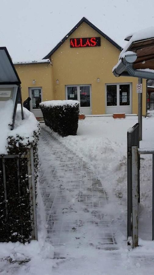 Grill Terasz Etterem Es Szallashely Mezőkövesd Εξωτερικό φωτογραφία