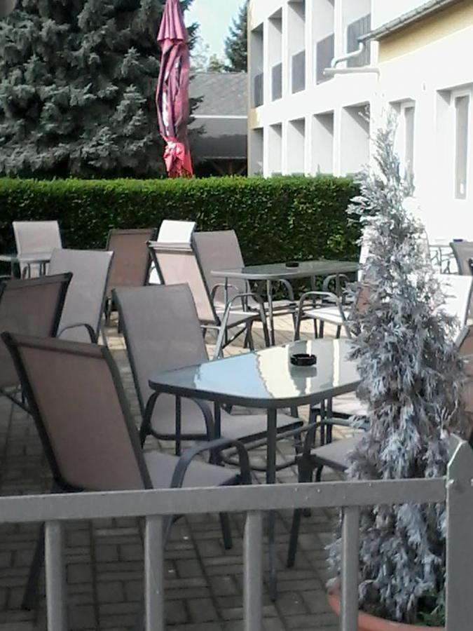 Grill Terasz Etterem Es Szallashely Mezőkövesd Εξωτερικό φωτογραφία
