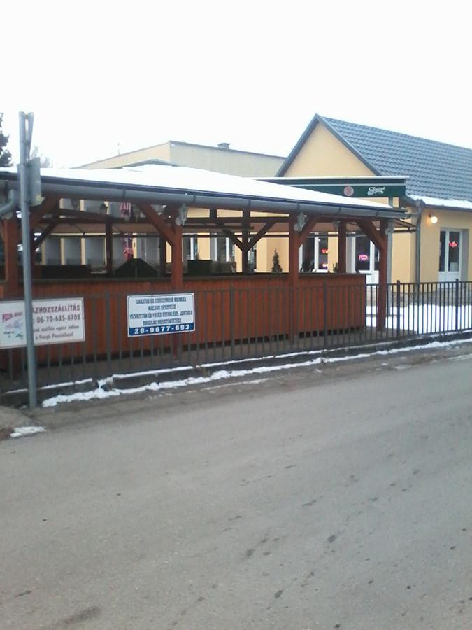 Grill Terasz Etterem Es Szallashely Mezőkövesd Εξωτερικό φωτογραφία