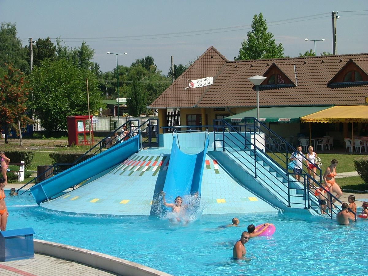 Grill Terasz Etterem Es Szallashely Mezőkövesd Εξωτερικό φωτογραφία