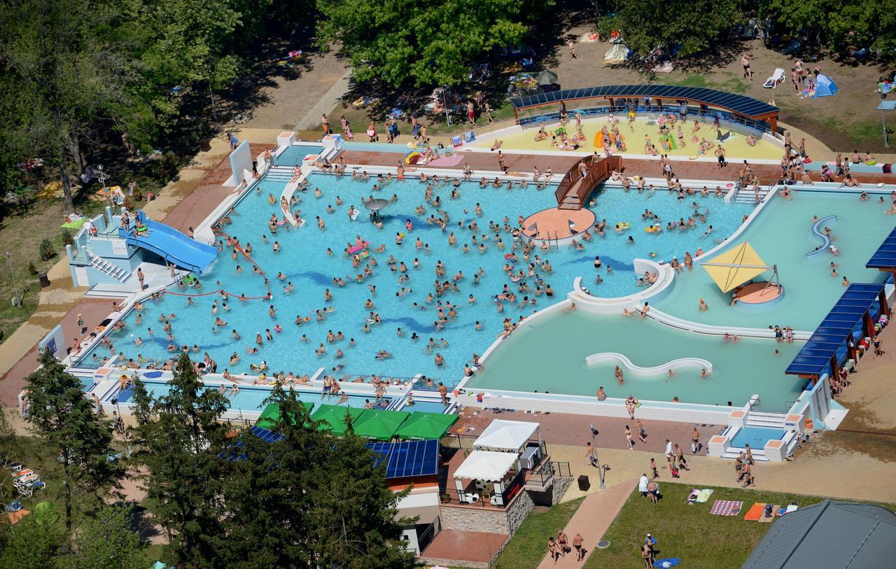 Grill Terasz Etterem Es Szallashely Mezőkövesd Εξωτερικό φωτογραφία
