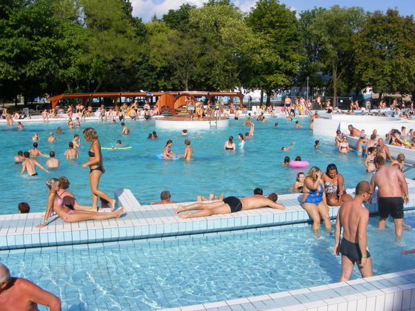 Grill Terasz Etterem Es Szallashely Mezőkövesd Εξωτερικό φωτογραφία