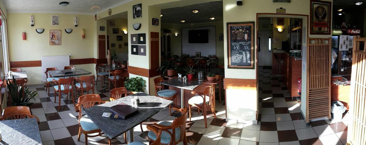 Grill Terasz Etterem Es Szallashely Mezőkövesd Εξωτερικό φωτογραφία
