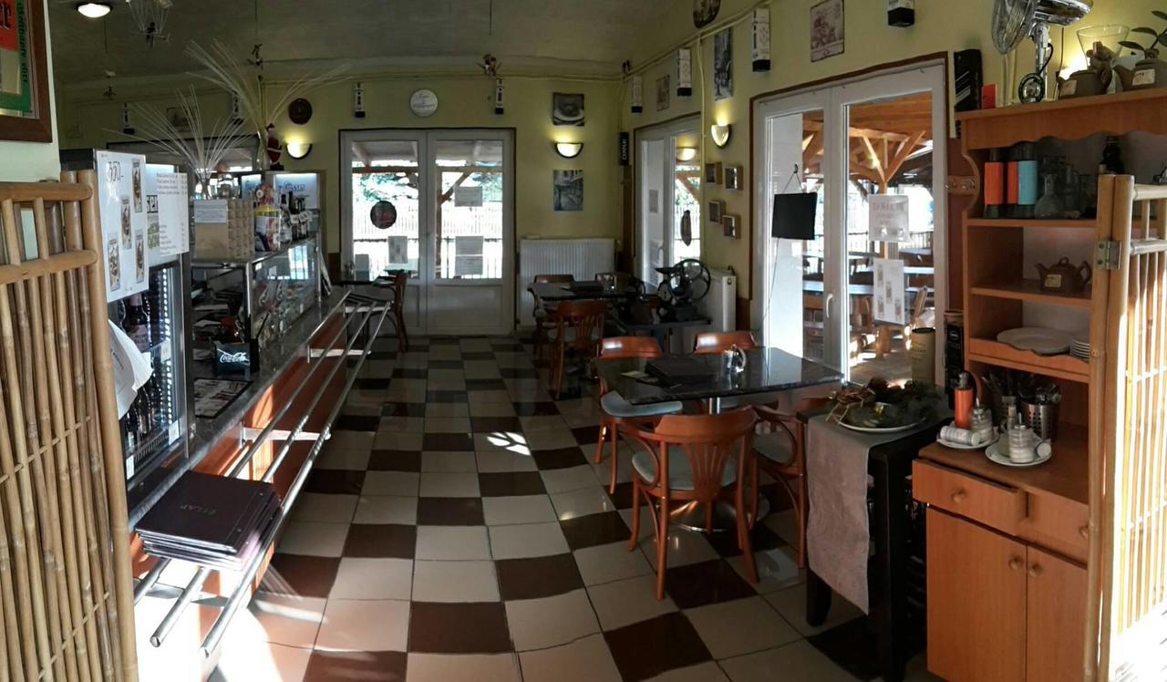 Grill Terasz Etterem Es Szallashely Mezőkövesd Εξωτερικό φωτογραφία