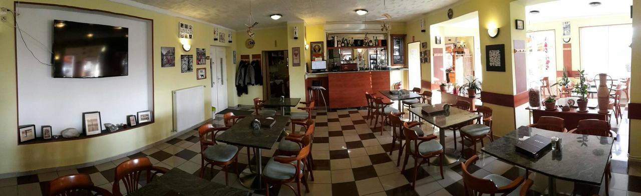 Grill Terasz Etterem Es Szallashely Mezőkövesd Εξωτερικό φωτογραφία